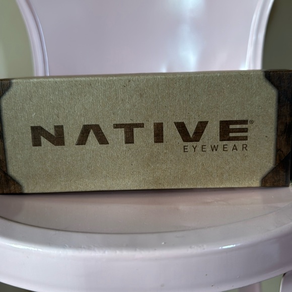 LIKE NEW! NATIVE PATROLLER SUNGLASSES - Picture 5 of 11